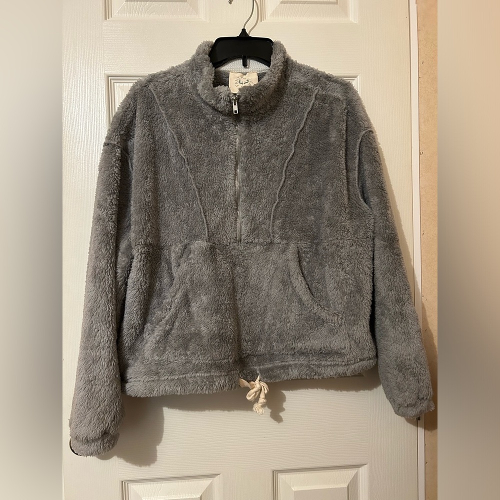 Fantastic Fawn Gray Fuzzy Faux‎ Sherpa 1/2zip Jacket Women’s Size L.